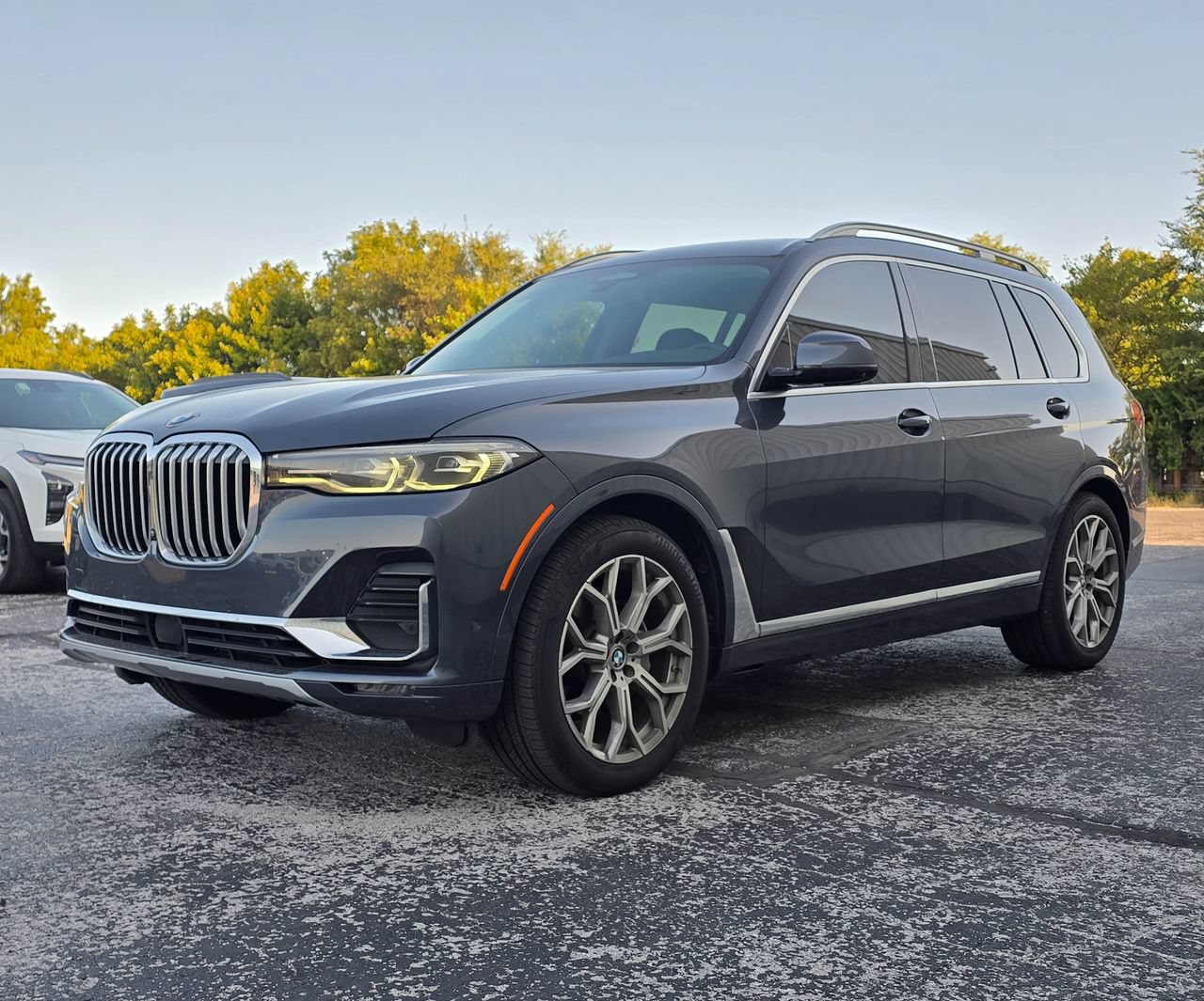 Used 2020 BMW X7 xDrive40i w/ Premium Package AWD/4WD image 3
