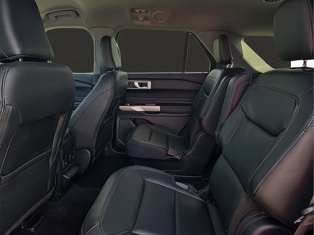 Used 2023 Ford Explorer XLT w/ Equipment Group 202A AWD/4WD image 10