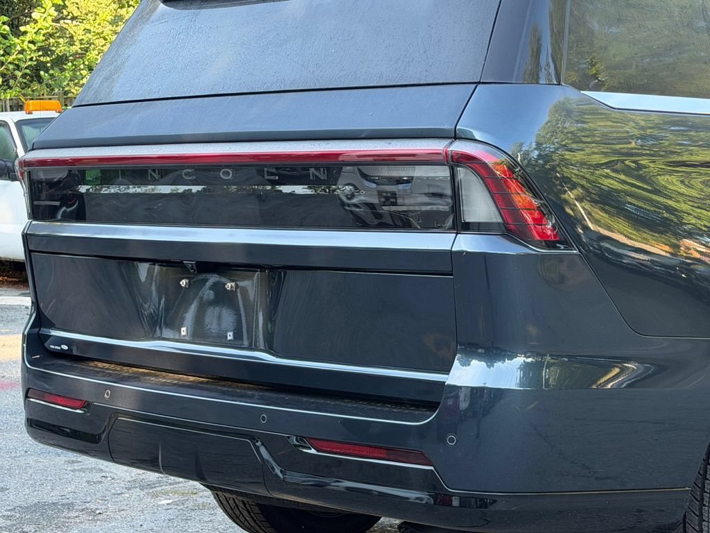 New 2026 Lincoln Navigator Reserve AWD/4WD image 7