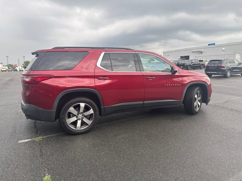 Used 2019 Chevrolet Traverse LT w/ LT Premium Package AWD/4WD image 2