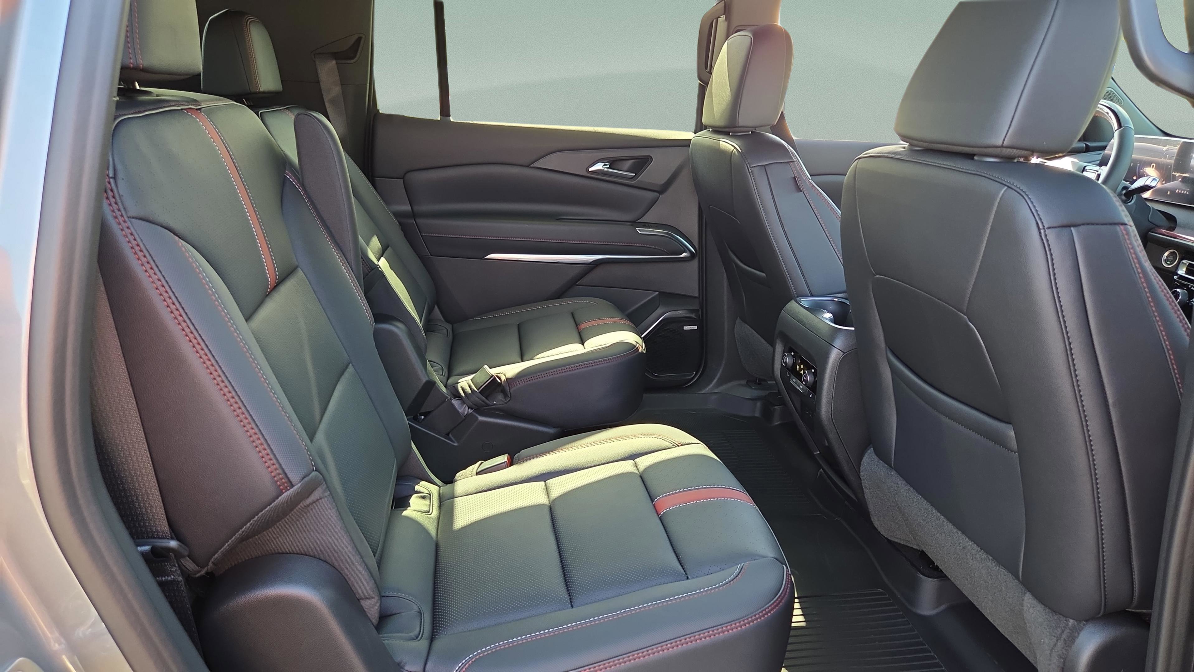 New 2026 Chevrolet Traverse RS w/ LPO, Floor Liner Package AWD/4WD image 15