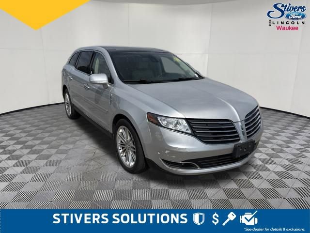 Used 2019 Lincoln MKT AWD image 3