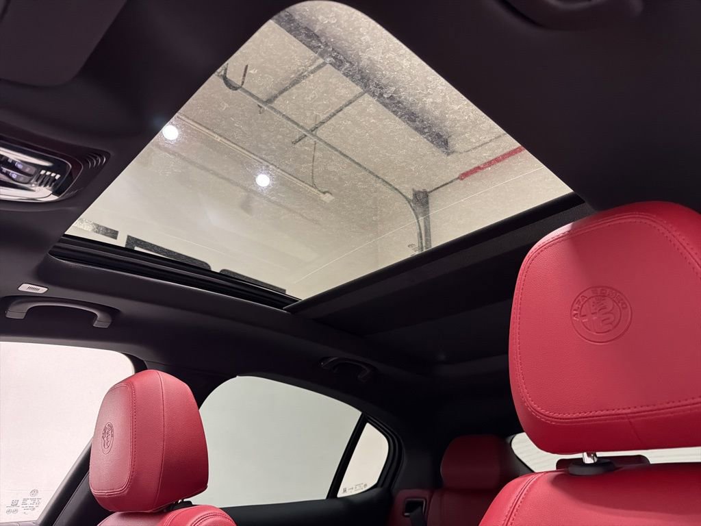 Used 2023 Alfa Romeo Stelvio Veloce AWD/4WD image 12