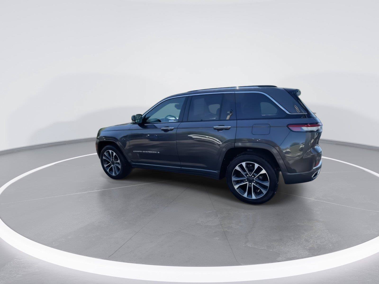Used 2022 Jeep Grand Cherokee Overland AWD/4WD image 6