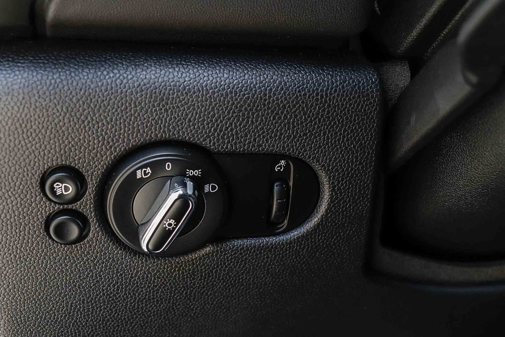 Used 2023 MINI Cooper 4-Door Hardtop FWD image 33
