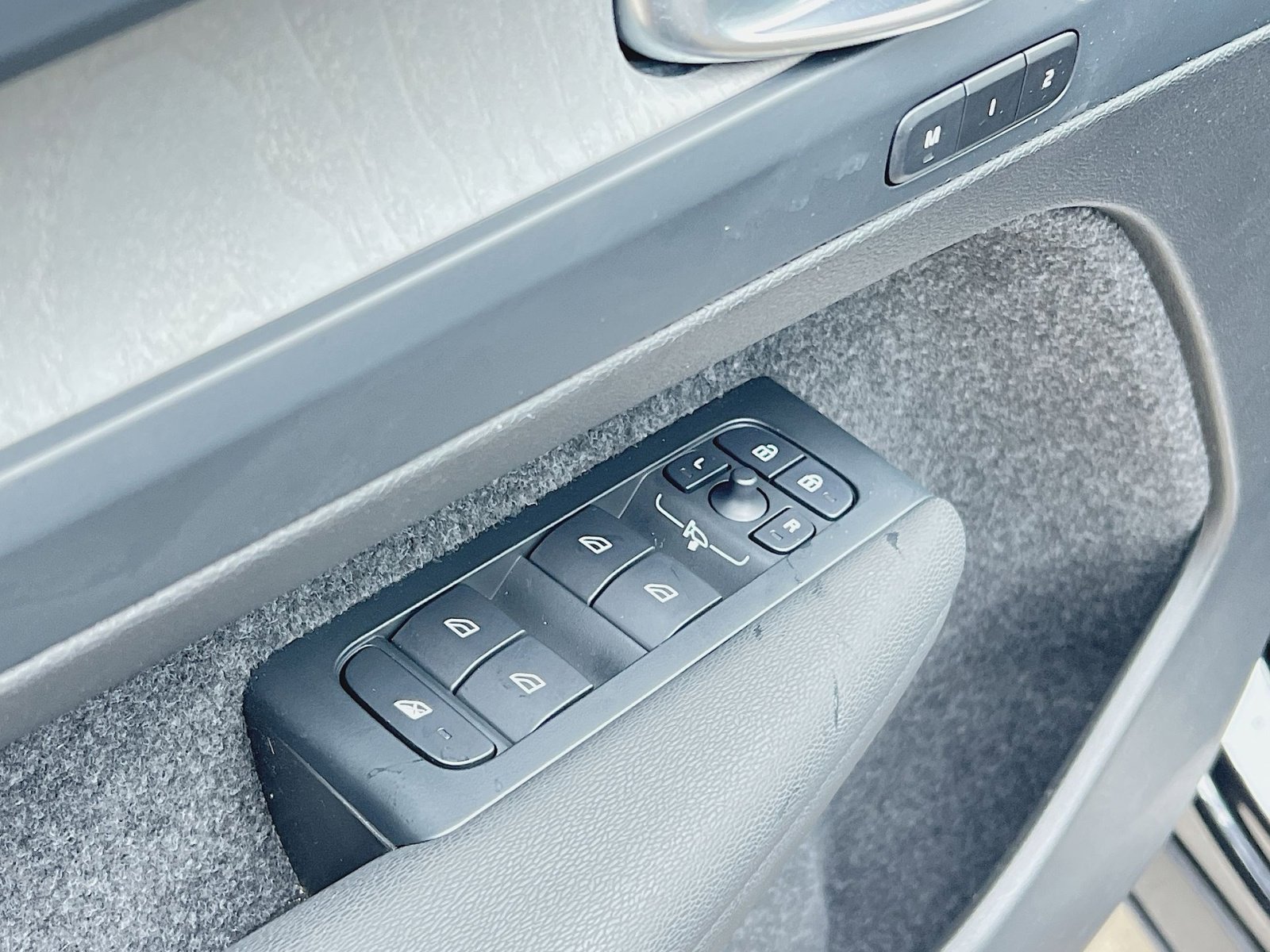 New 2026 Volvo XC40 B5 Plus w/ Protection Package Premier image 15