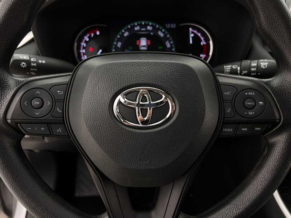 Used 2024 Toyota RAV4 XLE AWD/4WD image 16