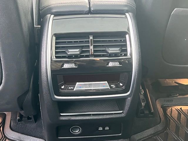 Used 2021 BMW X7 xDrive40i w/ Premium Package image 16