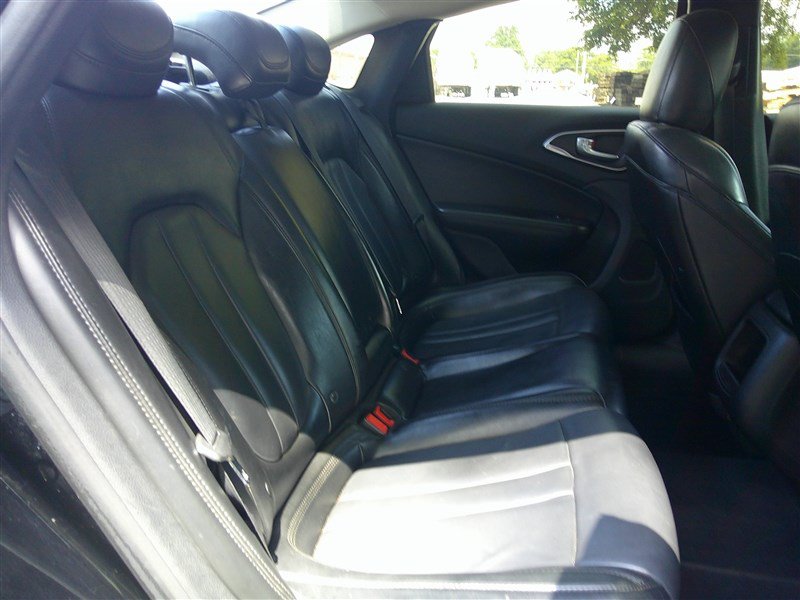 Used 2017 Chrysler 200 Limited Platinum FWD image 19