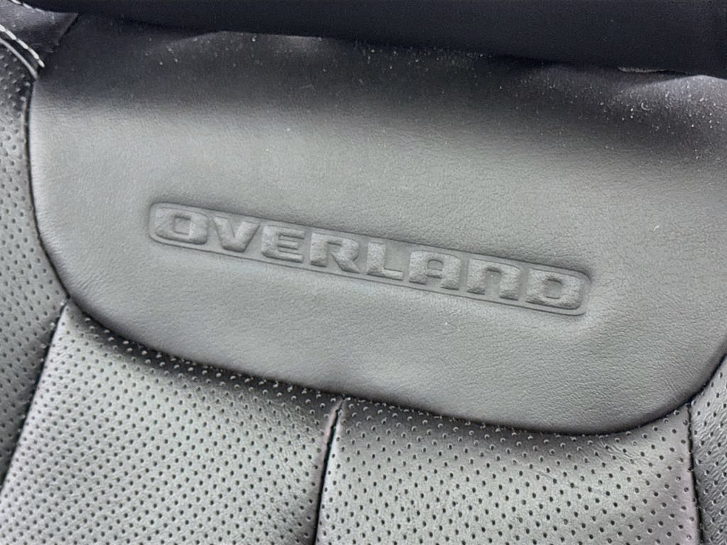 Used 2023 Jeep Grand Cherokee Overland w/ Advanced Protech Group III AWD/4WD image 17