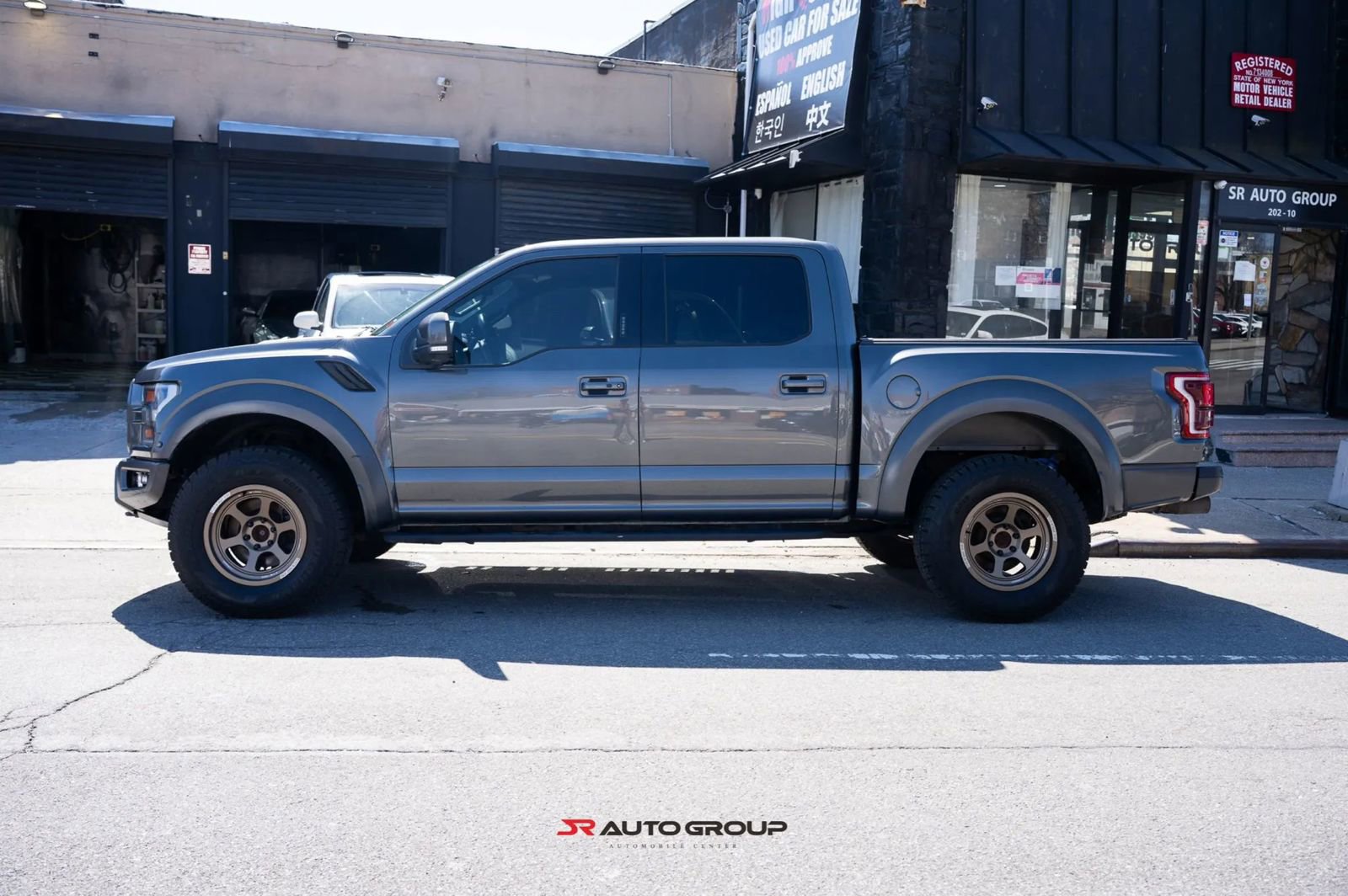 Used 2017 Ford F150 Raptor w/ Equipment Group 802A Luxury image 2