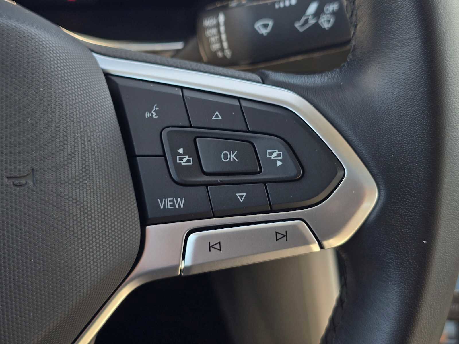 Used 2023 Volkswagen Jetta SE w/ Panoramic Sunroof Package image 33