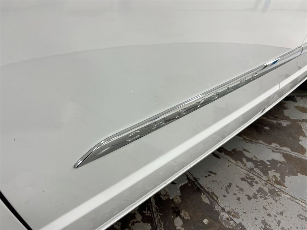 Used 2016 Chrysler Town & Country Touring image 26