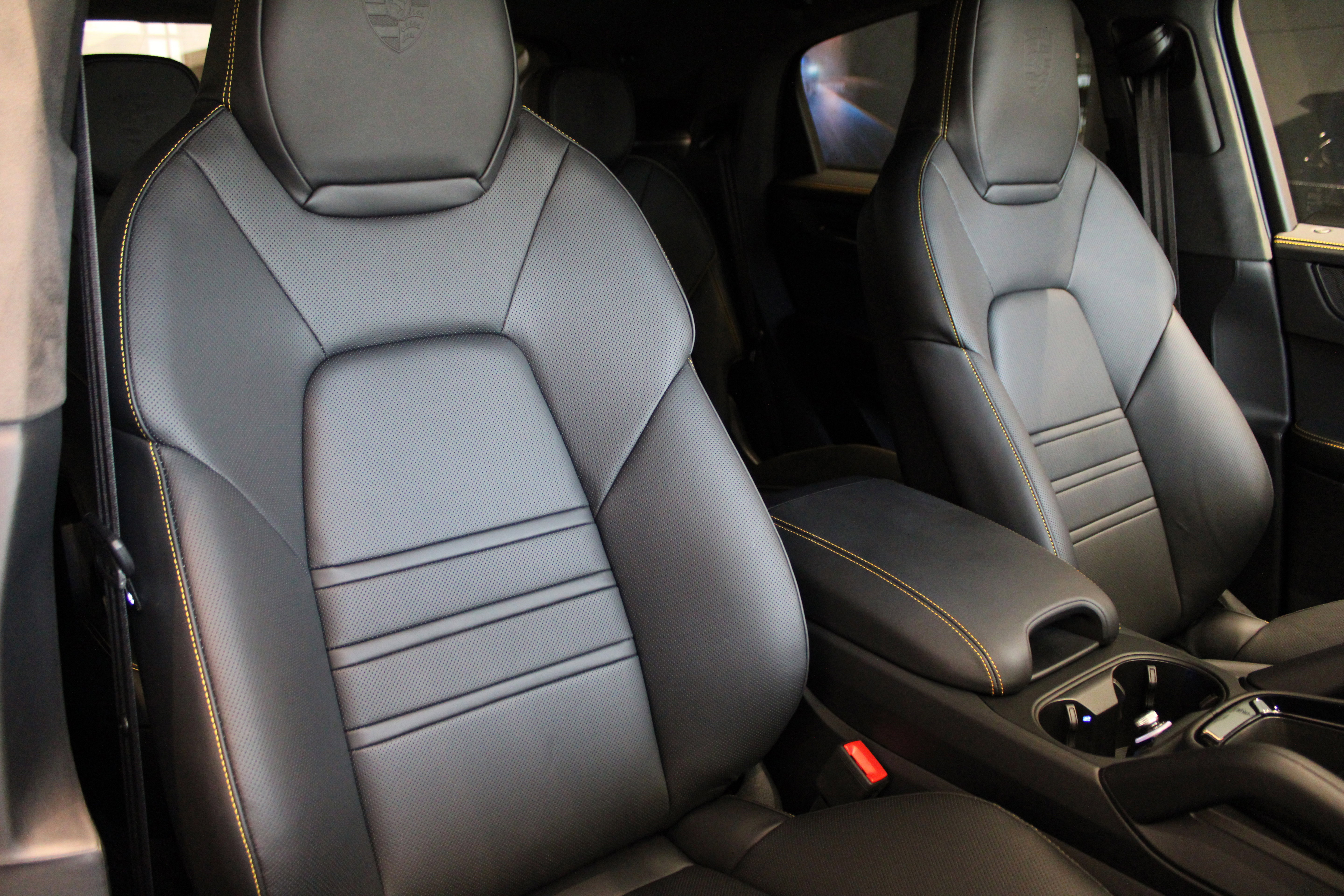 New 2025 Porsche Cayenne Turbo GT image 38