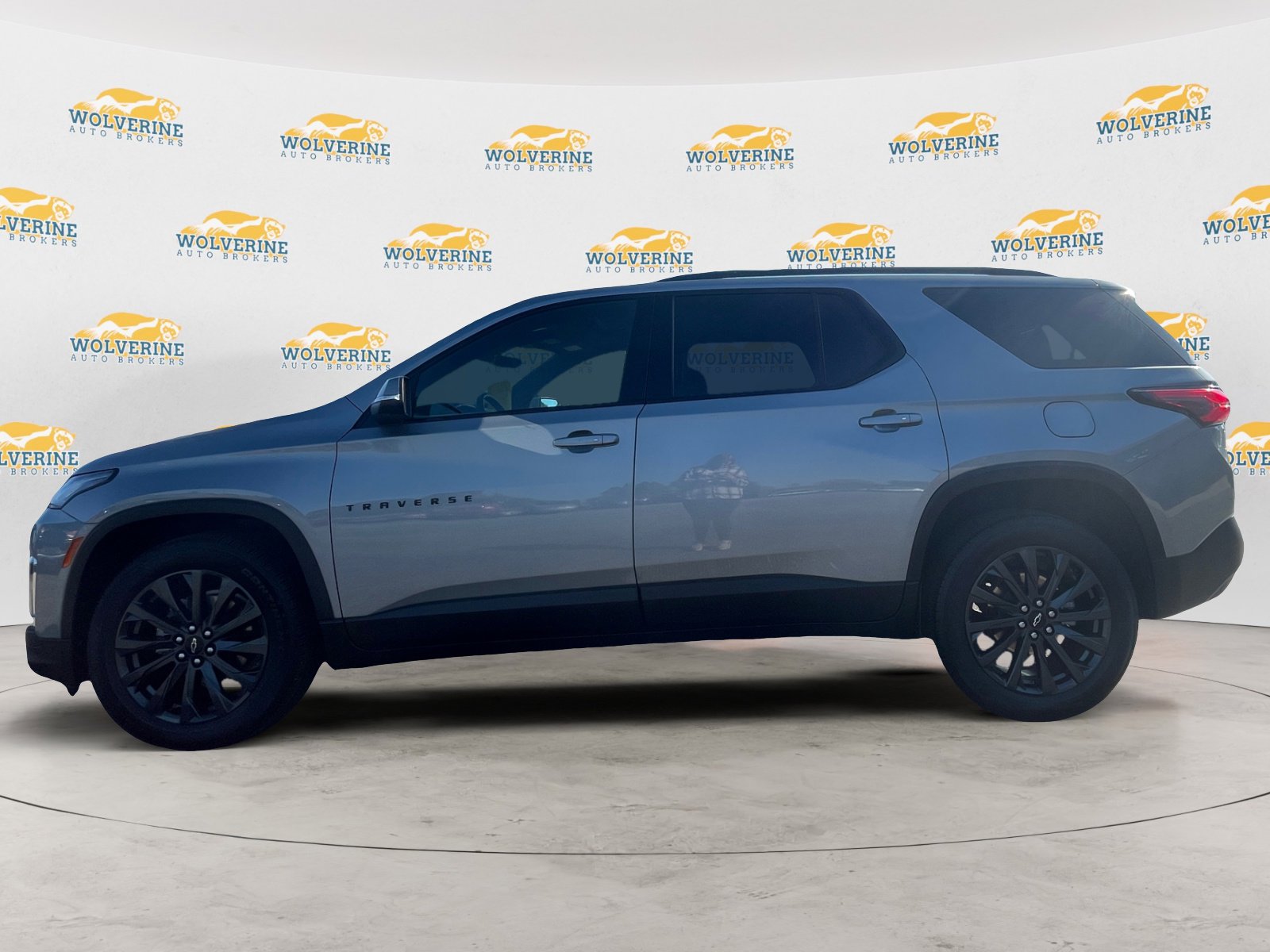 Used 2023 Chevrolet Traverse RS image 2