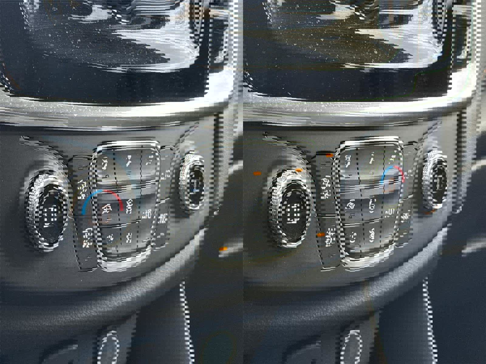 Used 2018 Chevrolet Traverse LS AWD/4WD image 32