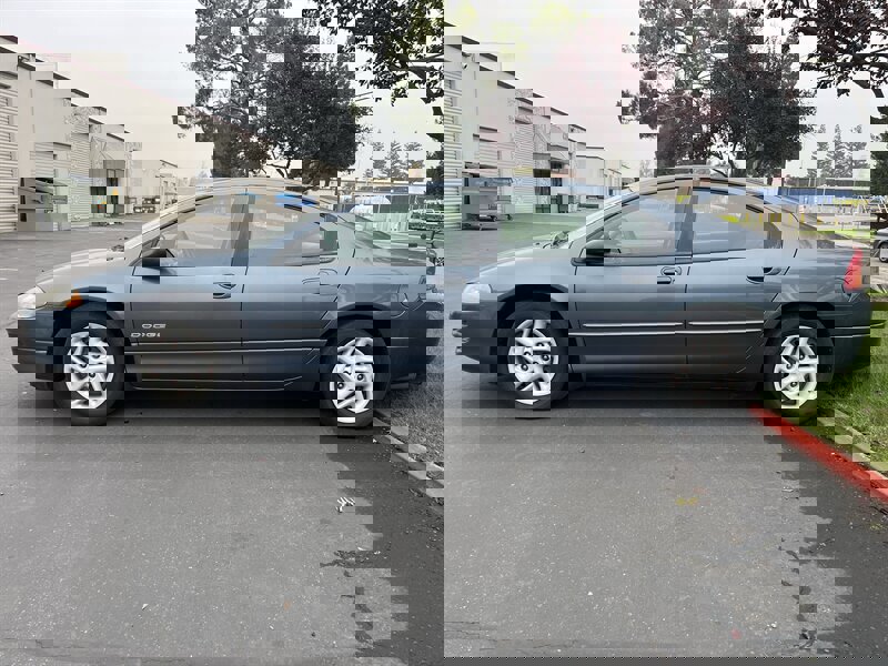 Used 2000 Dodge Intrepid image 9