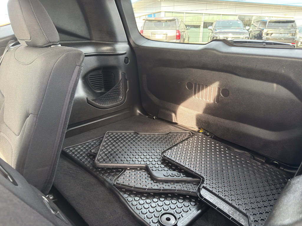 Used 2016 Jeep Renegade Latitude image 33