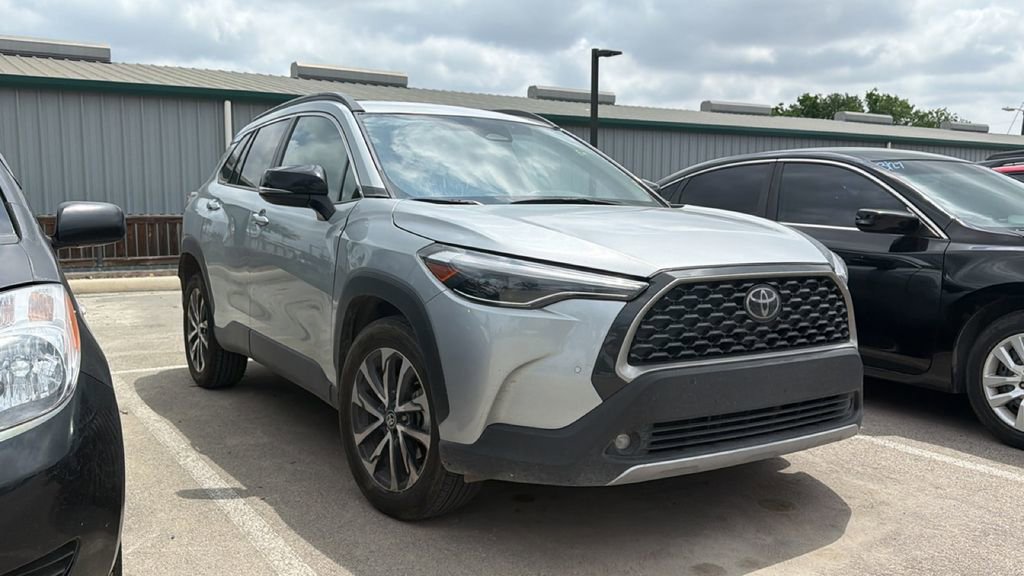 Certified 2025 Toyota Corolla Cross XLE AWD/4WD image 3