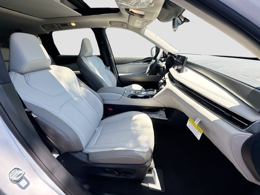 Used 2027 INFINITI QX60 Luxe w/ Cargo Package FWD image 32
