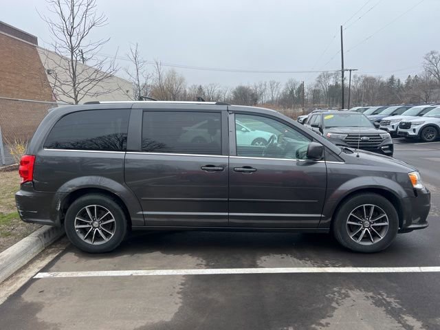 Used 2017 Dodge Grand Caravan SXT FWD image 4