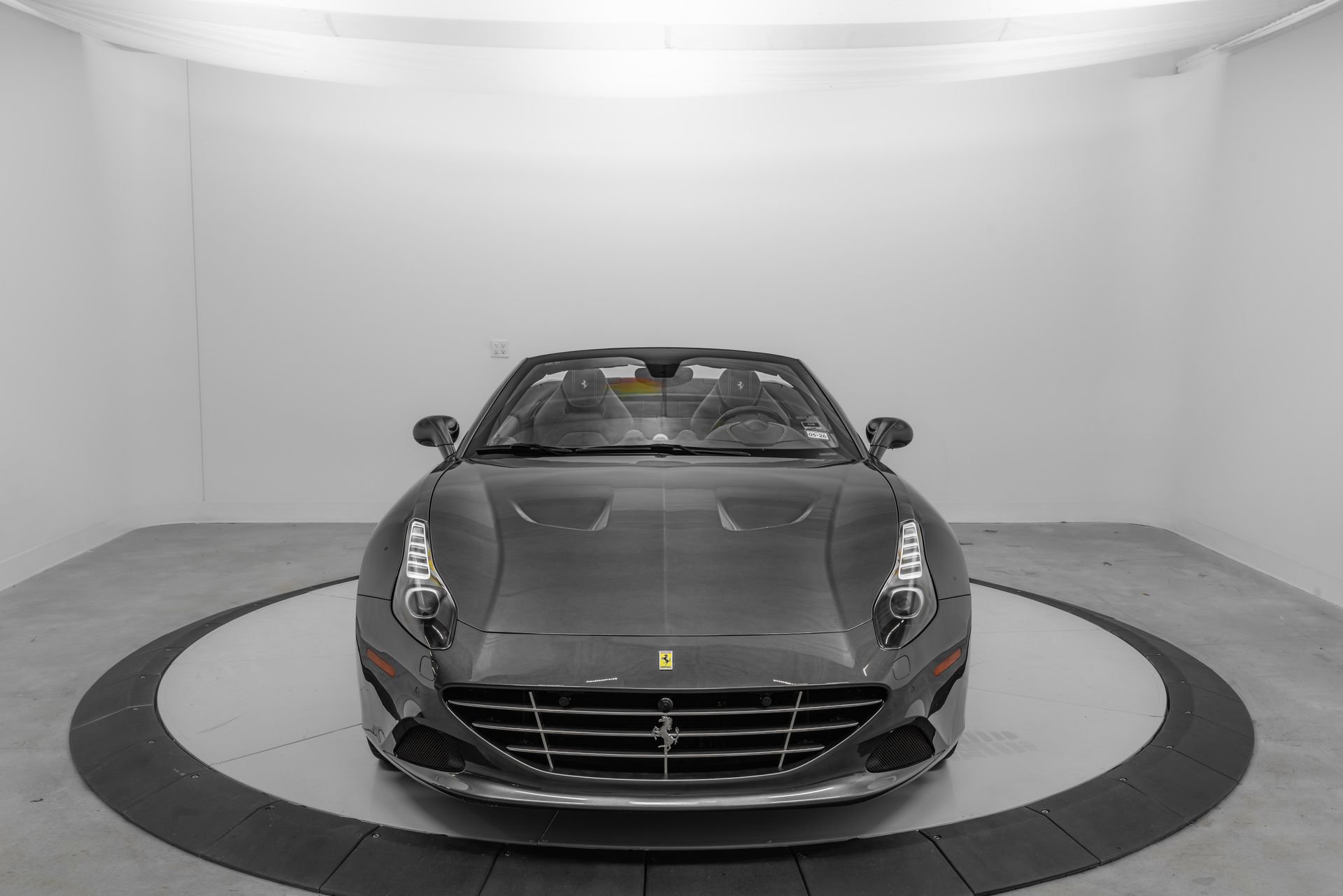 Certified 2016 Ferrari California T RWD image 8