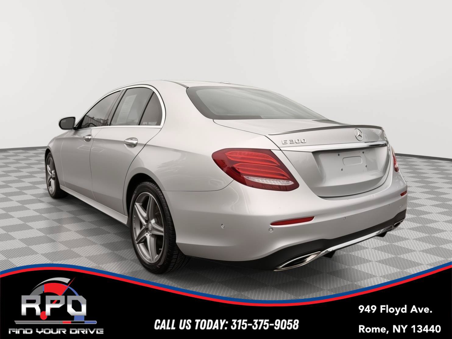 Used 2017 Mercedes-Benz E 300 4MATIC image 3