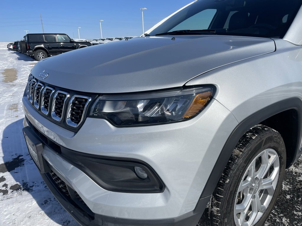 Used 2024 Jeep Compass Latitude image 32