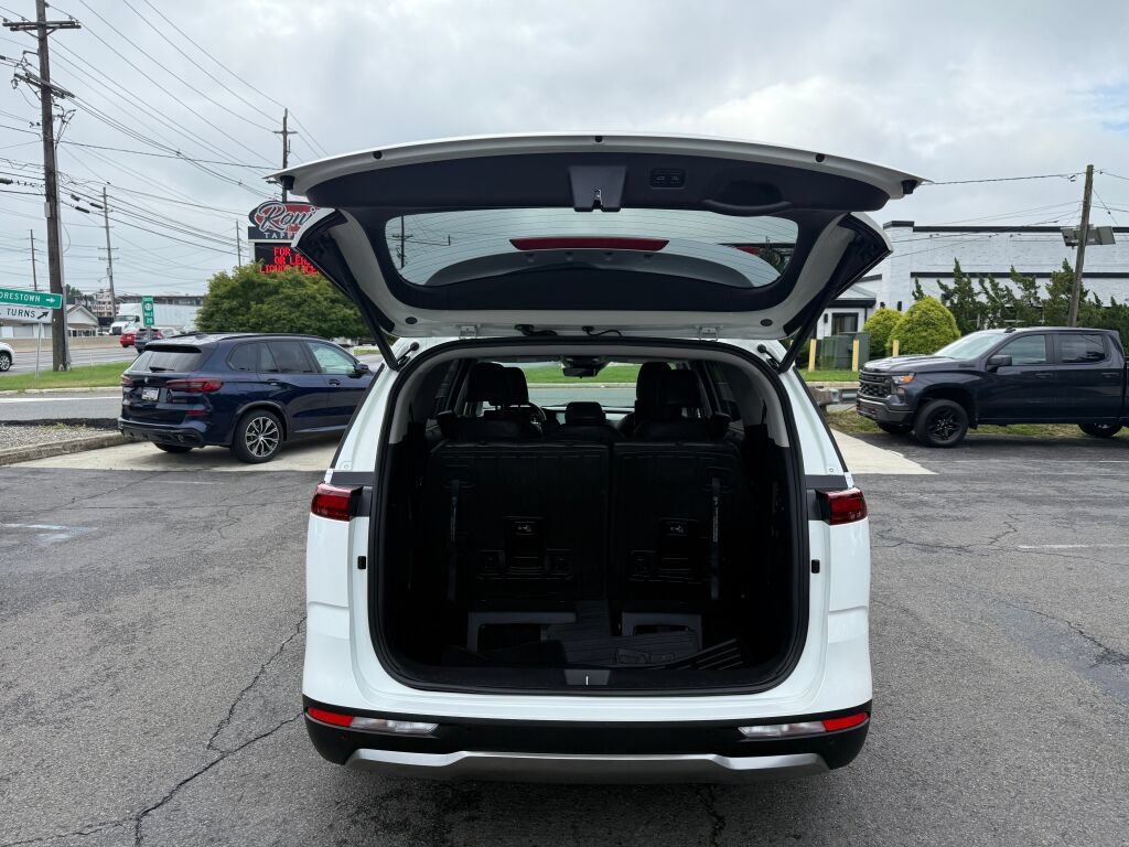 Used 2023 Kia Carnival SX FWD image 32