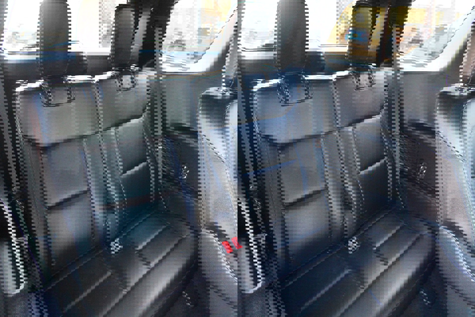 Used 2020 Ford Explorer Limited image 22