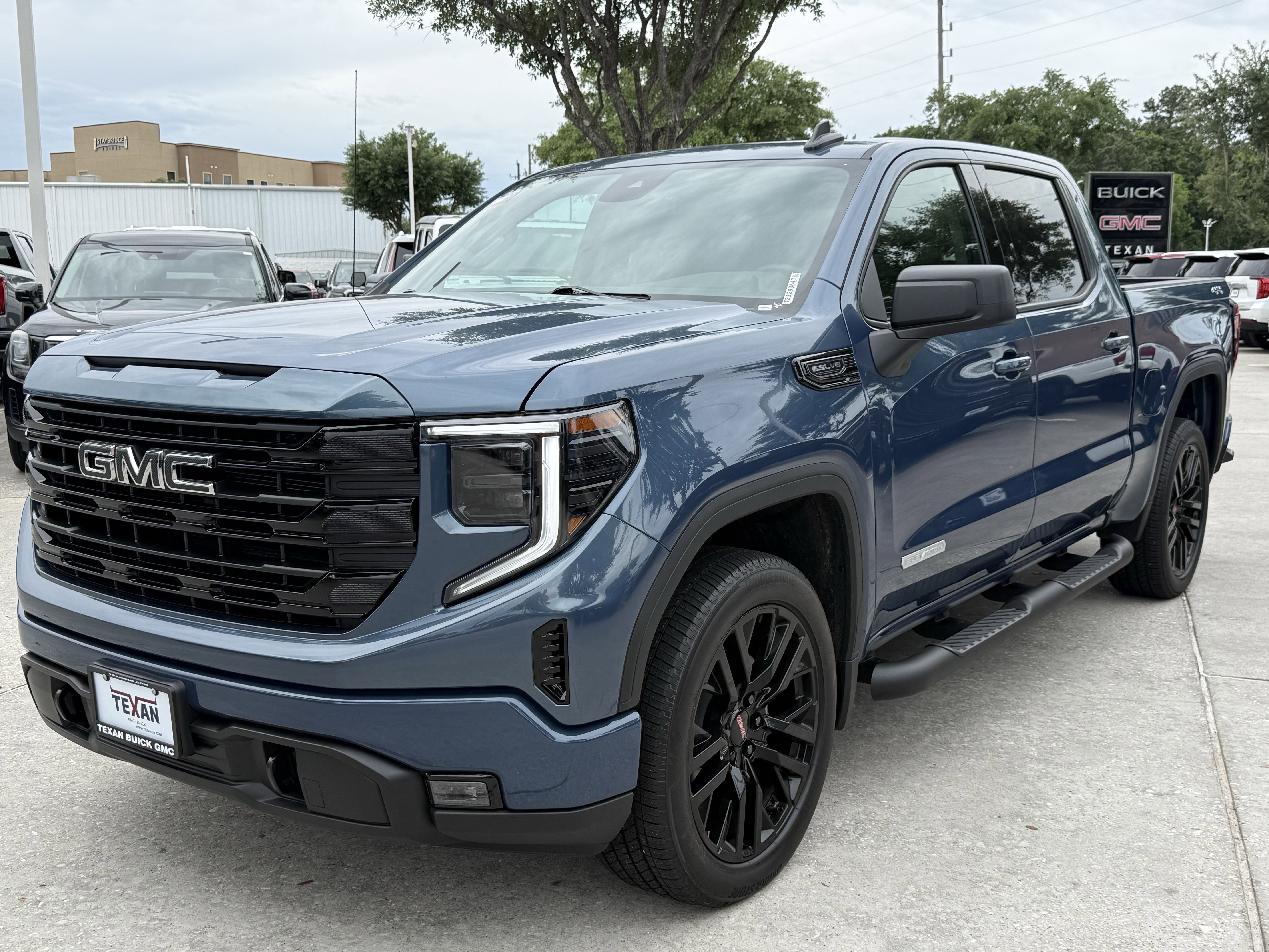 Used 2026 GMC Sierra 1500 Elevation image 9