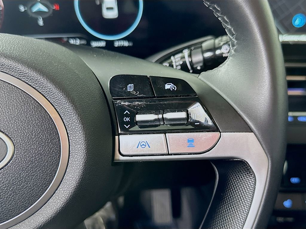 Used 2025 Hyundai Elantra SEL FWD image 23