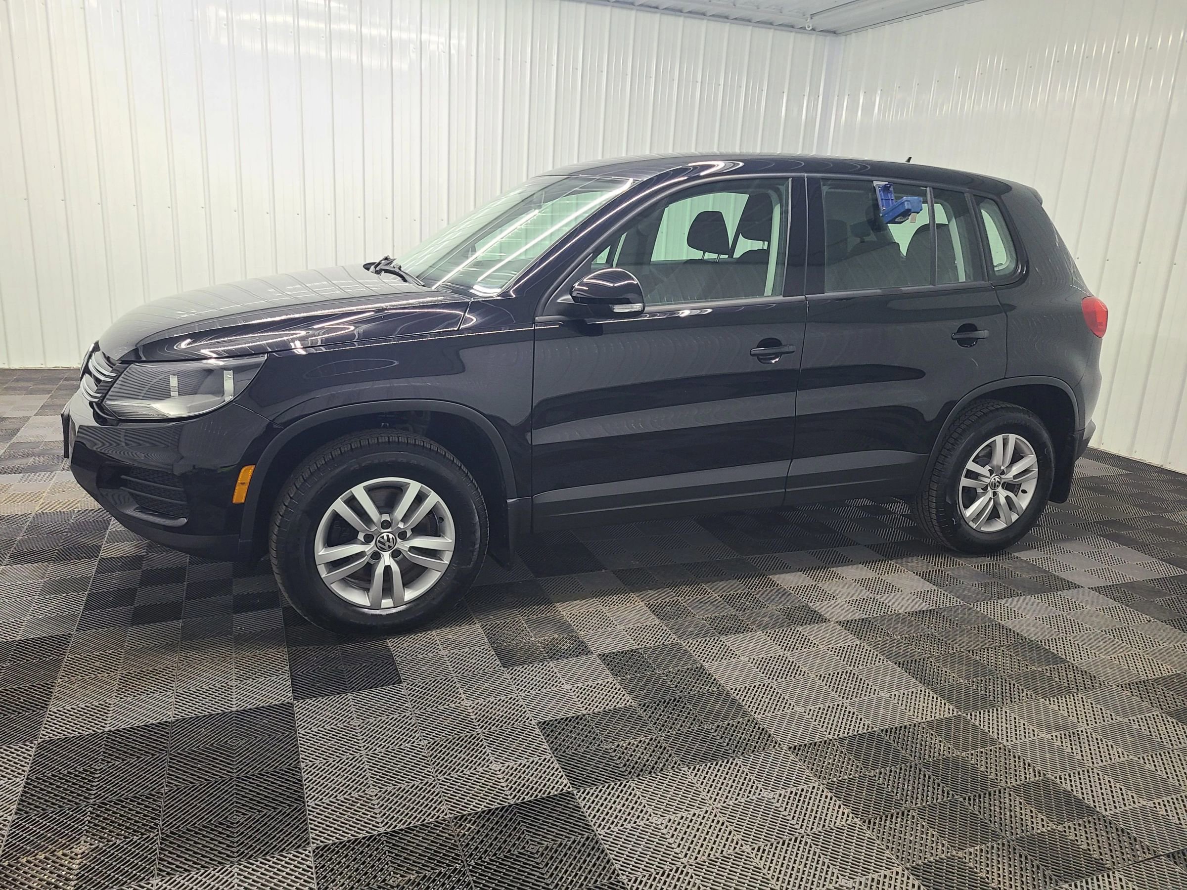 Used 2014 Volkswagen Tiguan S image 8
