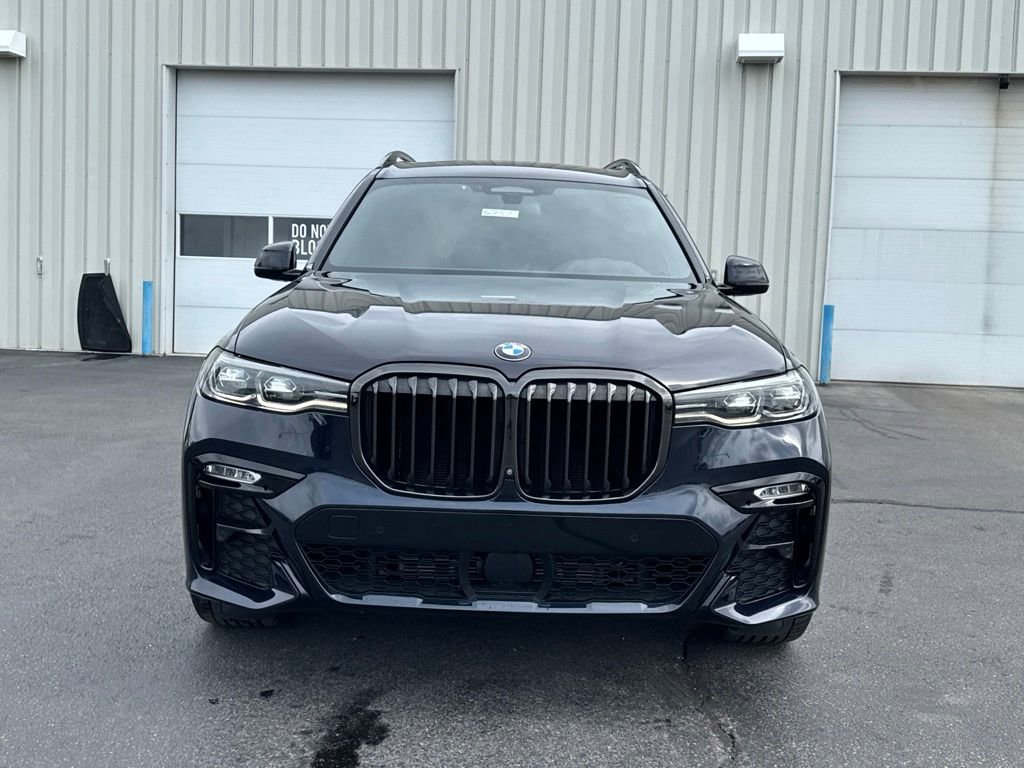 Used 2022 BMW X7 xDrive40i w/ M Sport Package AWD/4WD image 2