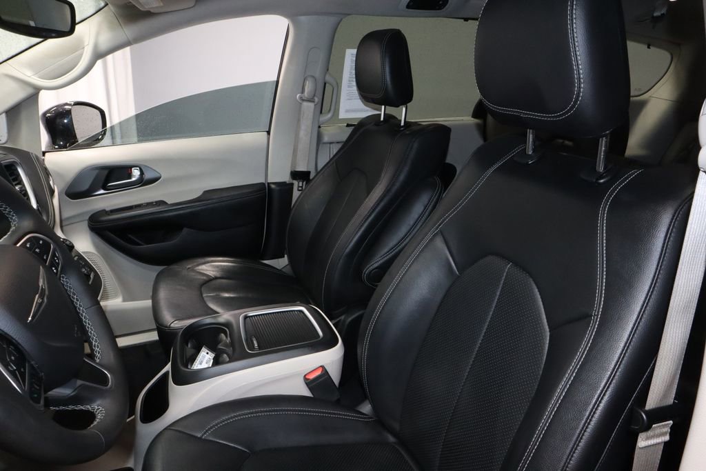 Used 2022 Chrysler Pacifica Touring-L w/ Uconnect Theater Family Group FWD image 27