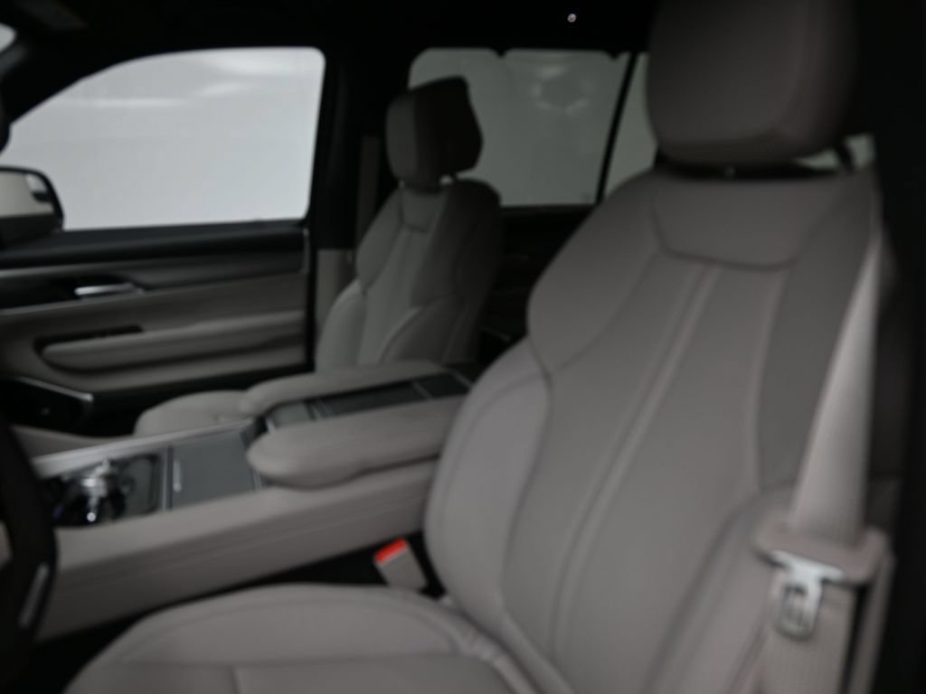 New 2026 Jeep Grand Wagoneer Limited AWD/4WD image 33