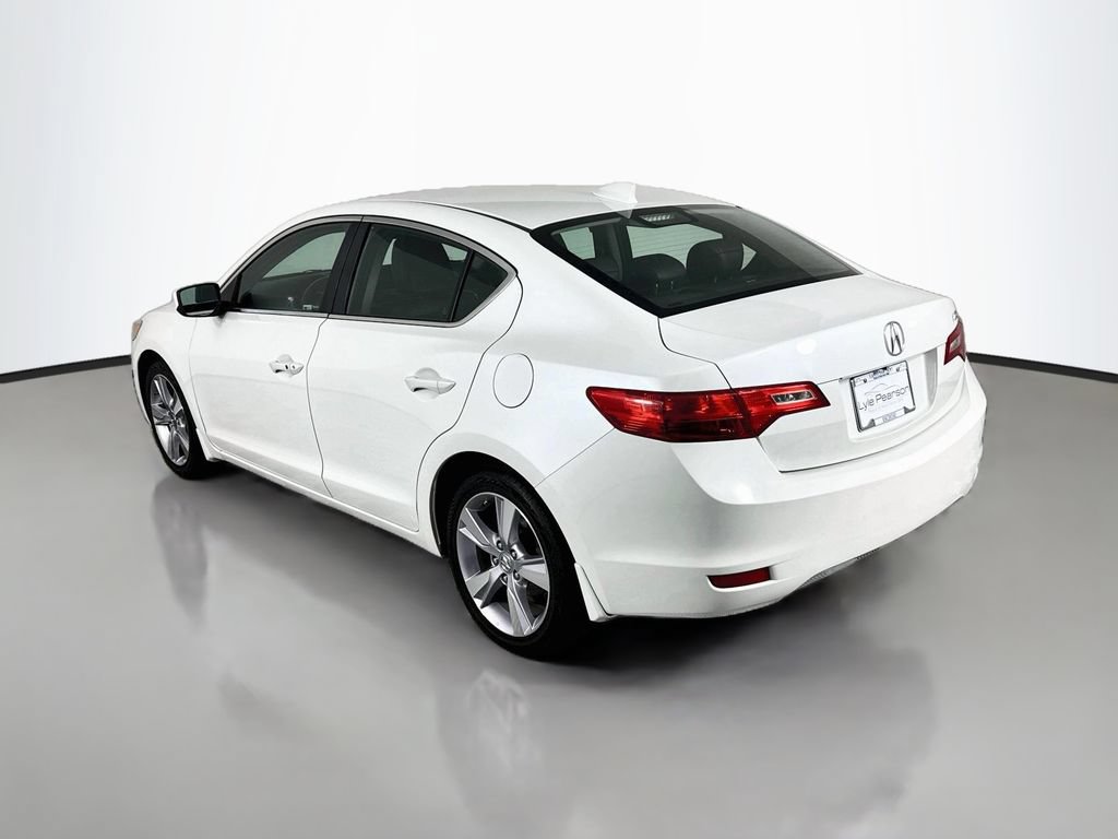 Used 2014 Acura ILX w/ Technology Package FWD image 3