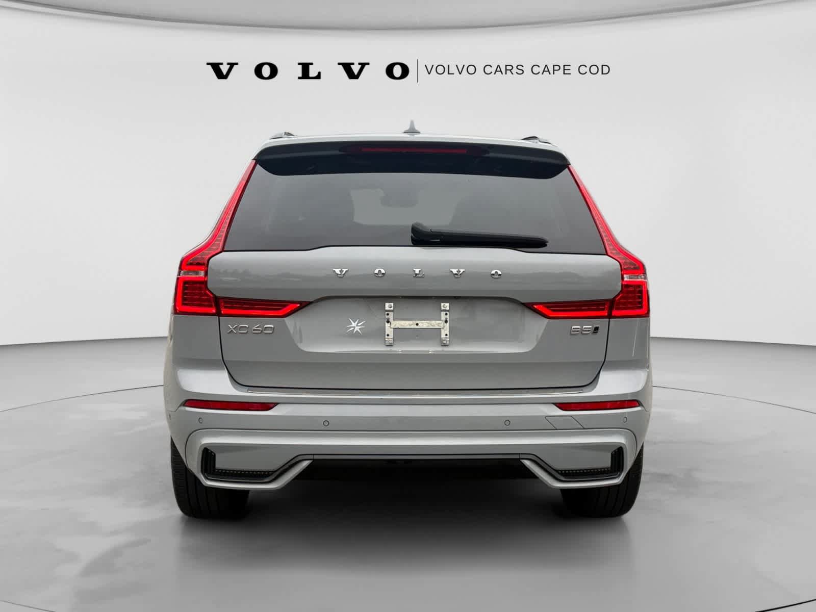 Used 2024 Volvo XC60 B5 Plus w/ Protection Package Premier AWD/4WD image 6