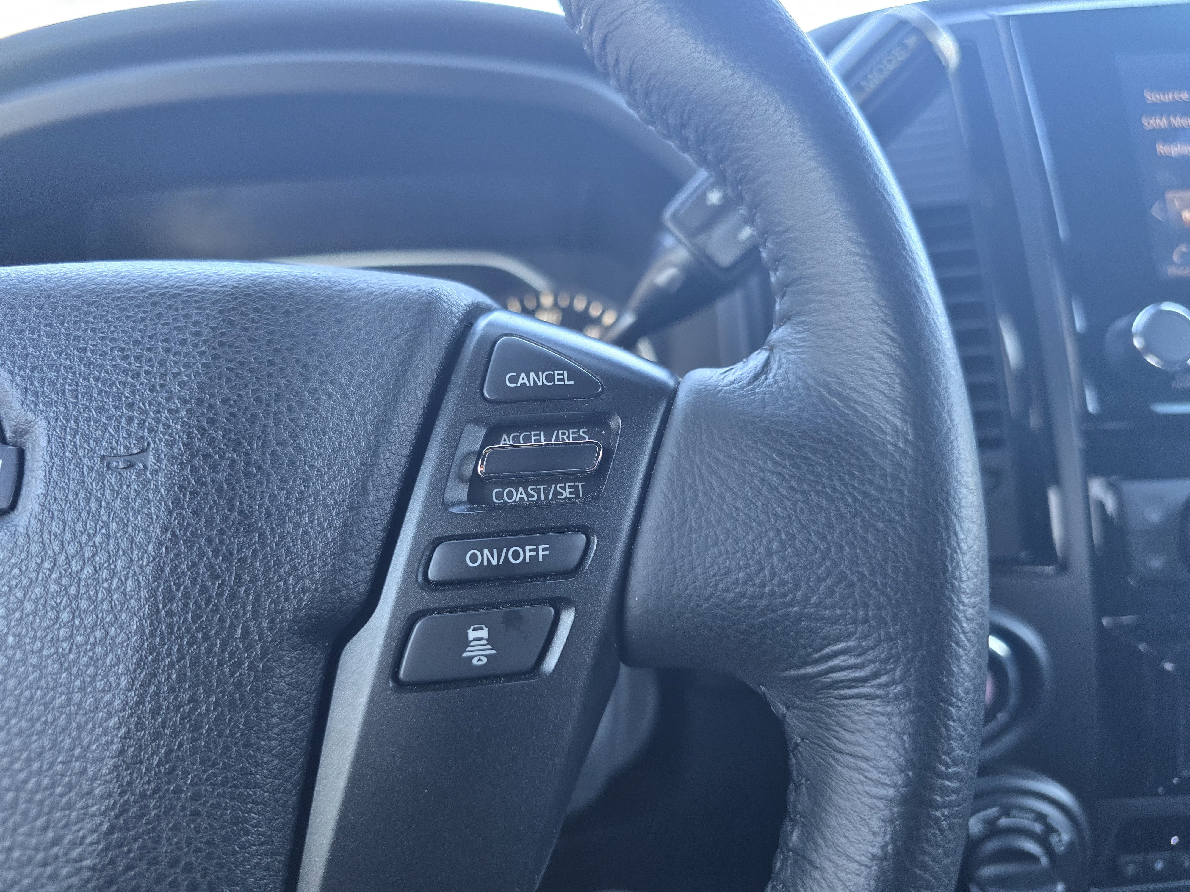 Used 2024 Nissan Titan SV w/ SV Convenience Package image 23