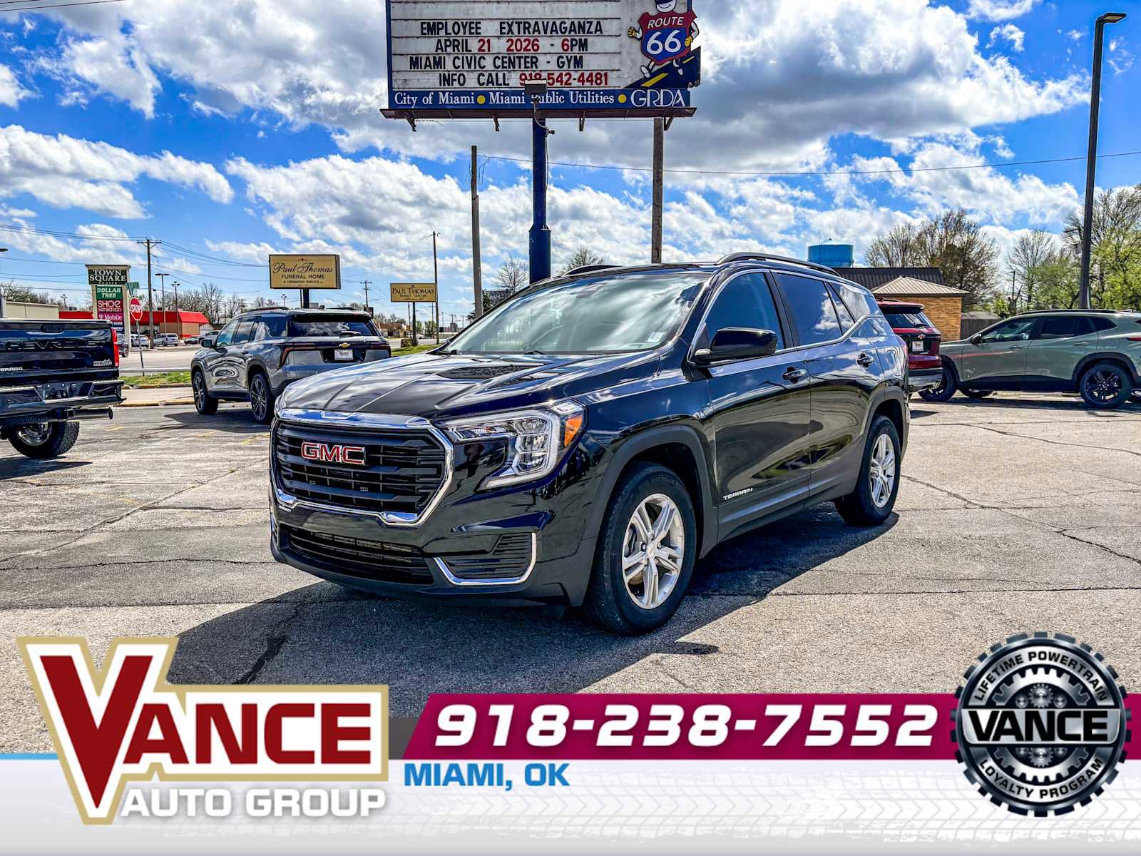 Used 2022 GMC Terrain SLE w/ Driver Convenience Package image 3