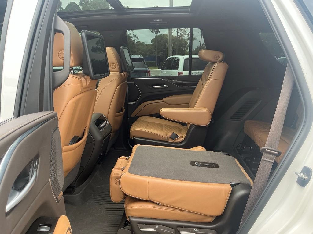 Used 2023 Cadillac Escalade Premium Luxury w/ Performance Package AWD/4WD image 48