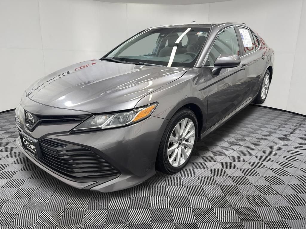 Used 2018 Toyota Camry LE FWD image 3