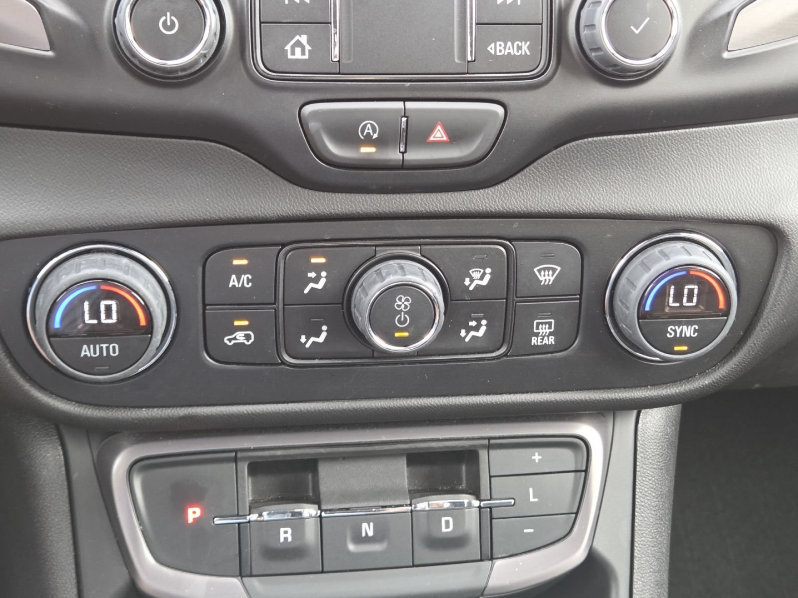 Used 2024 GMC Terrain AT4 AWD/4WD image 31