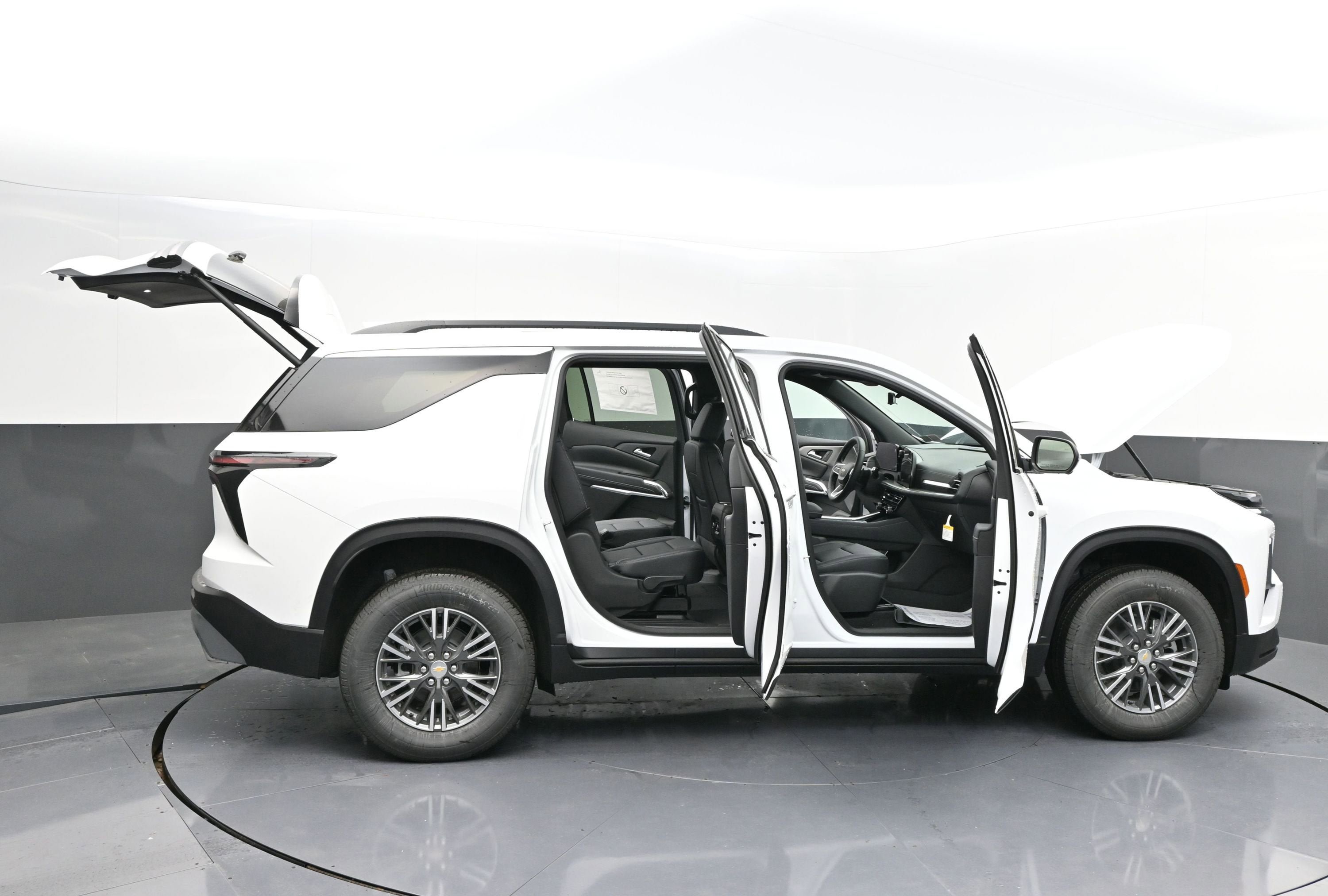 New 2026 Chevrolet Traverse LT FWD image 8