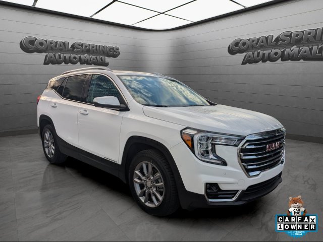 Used 2022 GMC Terrain SLT w/ Tech Package FWD image 1