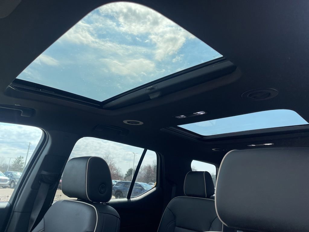 Used 2023 Chevrolet Traverse Premier image 21