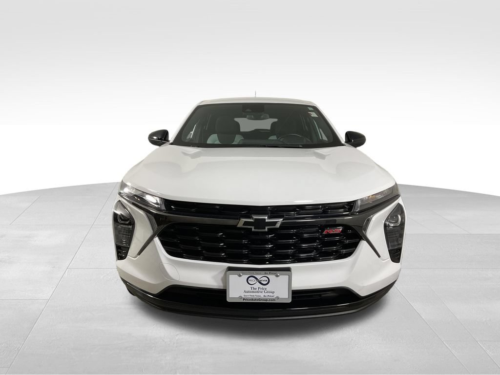 Used 2024 Chevrolet Trax RS w/ Driver Confidence Package FWD image 3