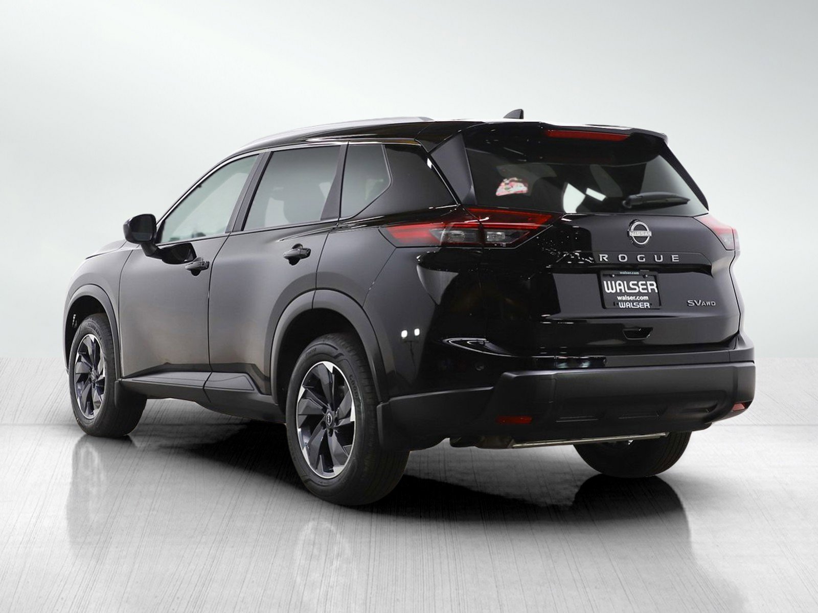 Used 2024 Nissan Rogue SV w/ SV Premium Package image 3