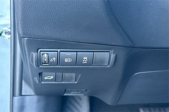 Used 2026 Toyota Corolla Cross XLE image 24