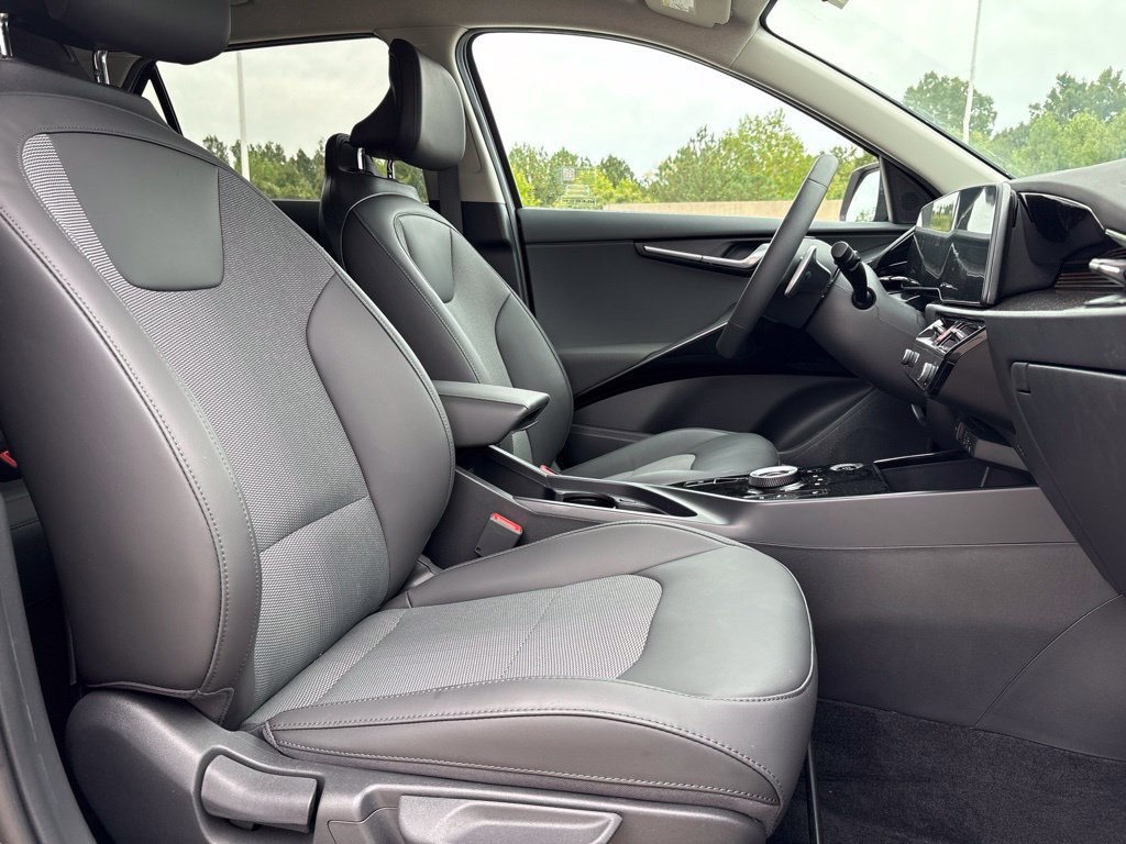 Used 2023 Kia Niro EX FWD image 10